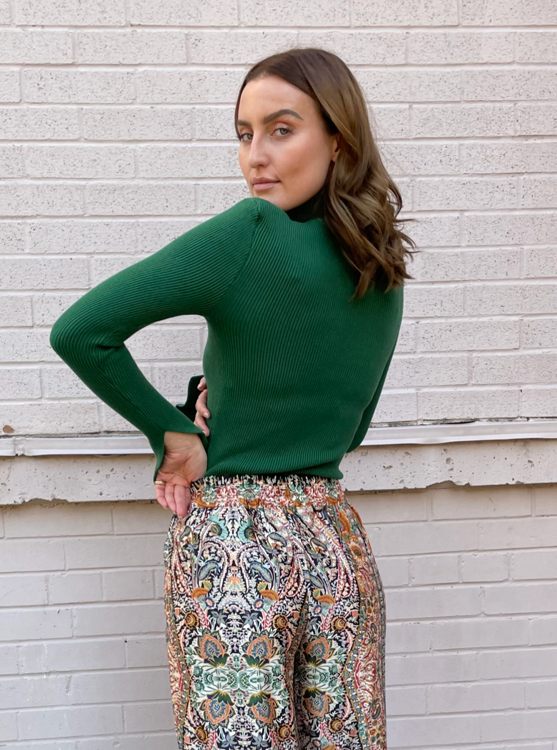 The Pink Door Basic Turtleneck w/ Wrist Slit - Green